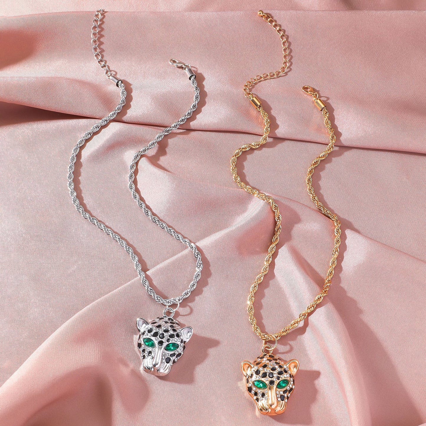 Shining Leopard Water Diamond Inlaid Necklace